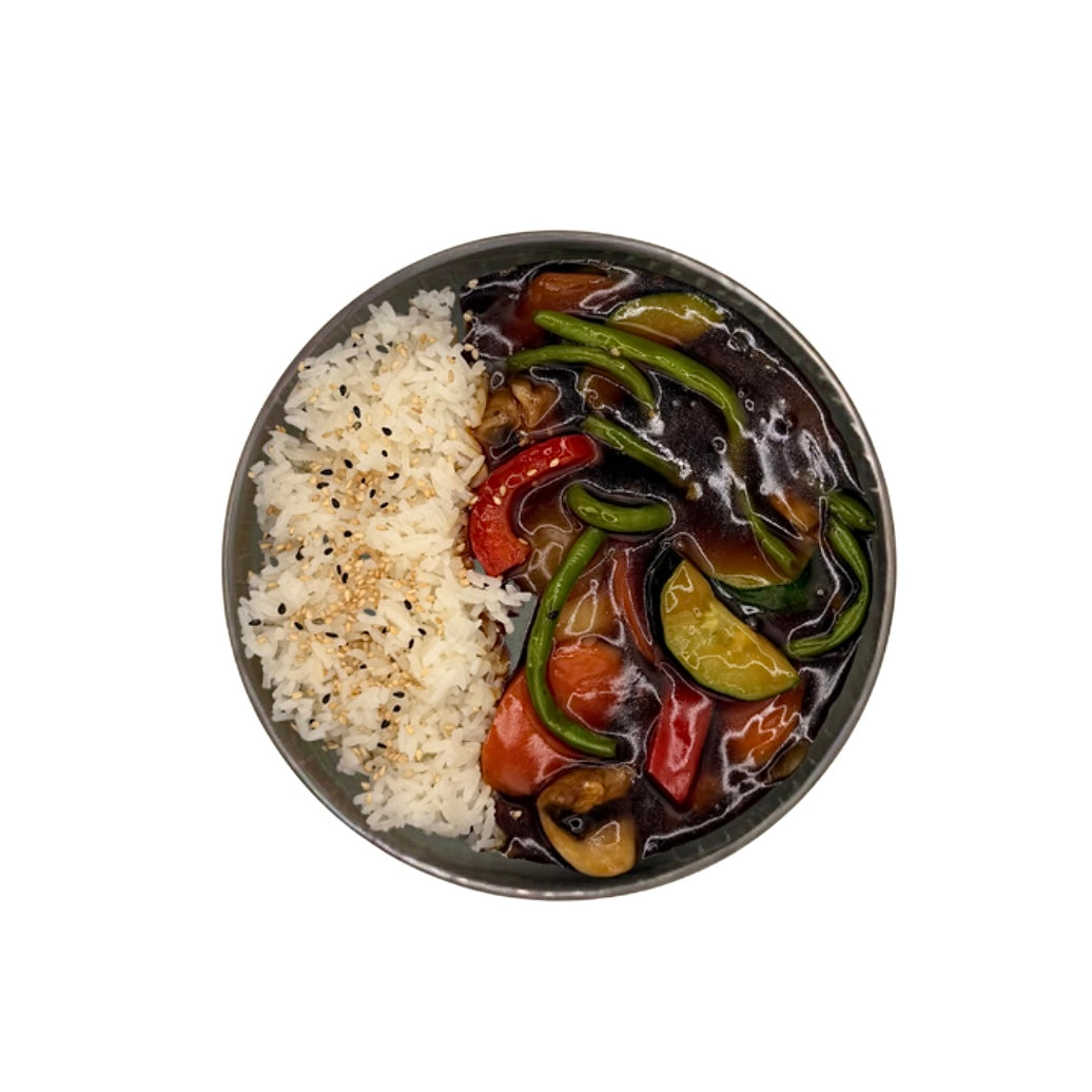Chop Suey mit verschiedenes Gemüse und Jasmin-Reis (vegetarisch)