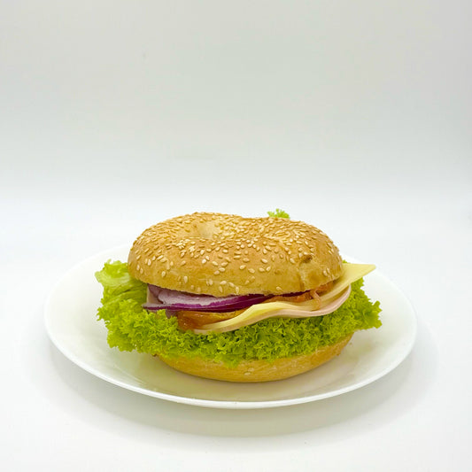 Sesam Bagel mit Putenbrust und Gouda