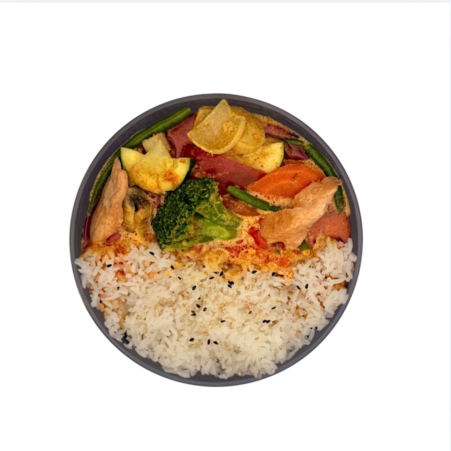 Gelbes Curry mit Jasmin-Reis, verschiedenes Gemüse und Chicken