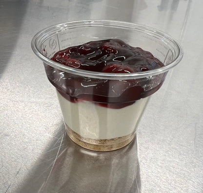 Käsekuchen mit Kirsch-Grütze