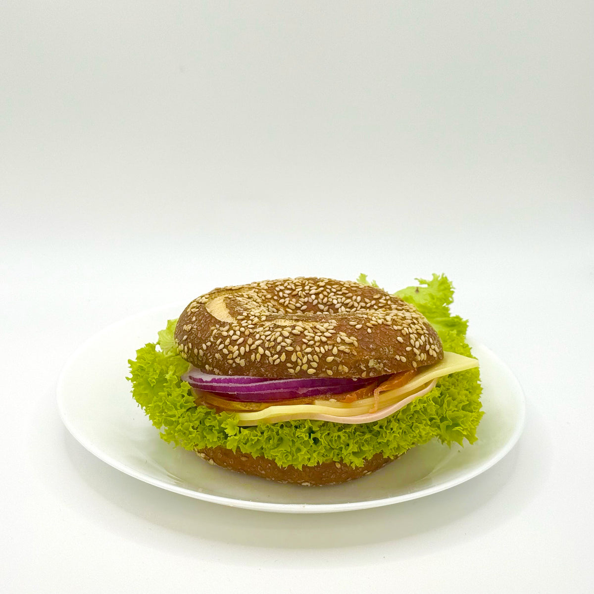 Pretzel bagel with Gouda cheese, turkey breast