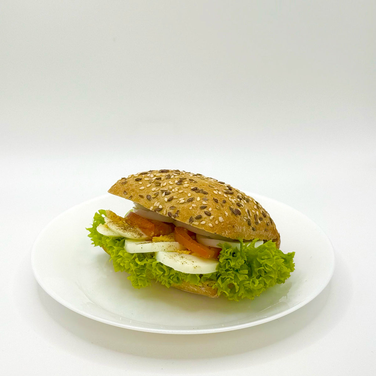 multigrain roll with boiled egg 