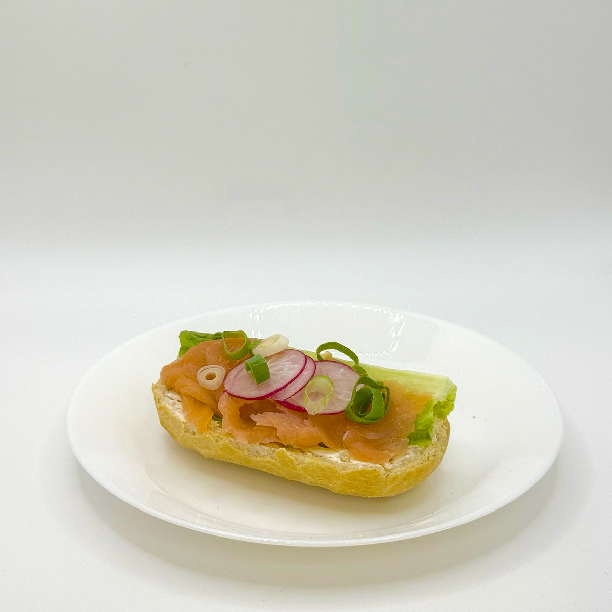 half a filled wheat roll with smoked salmon 
