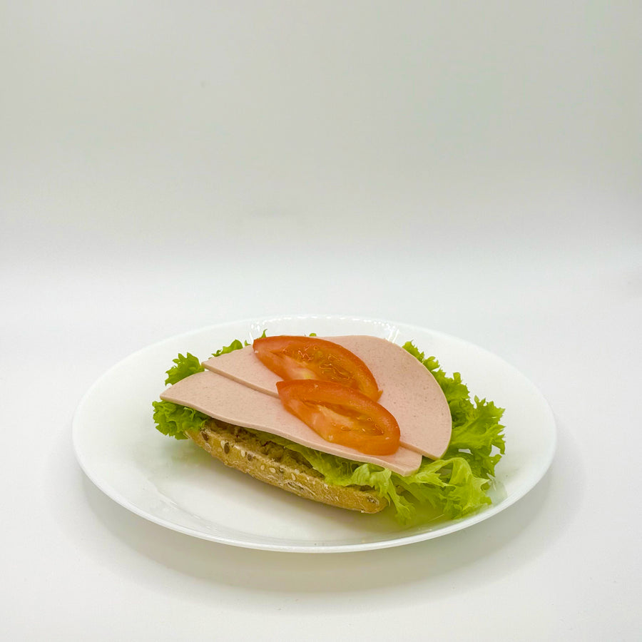 halbes belegtes Mehrkornbrötchen mit Putenbrust